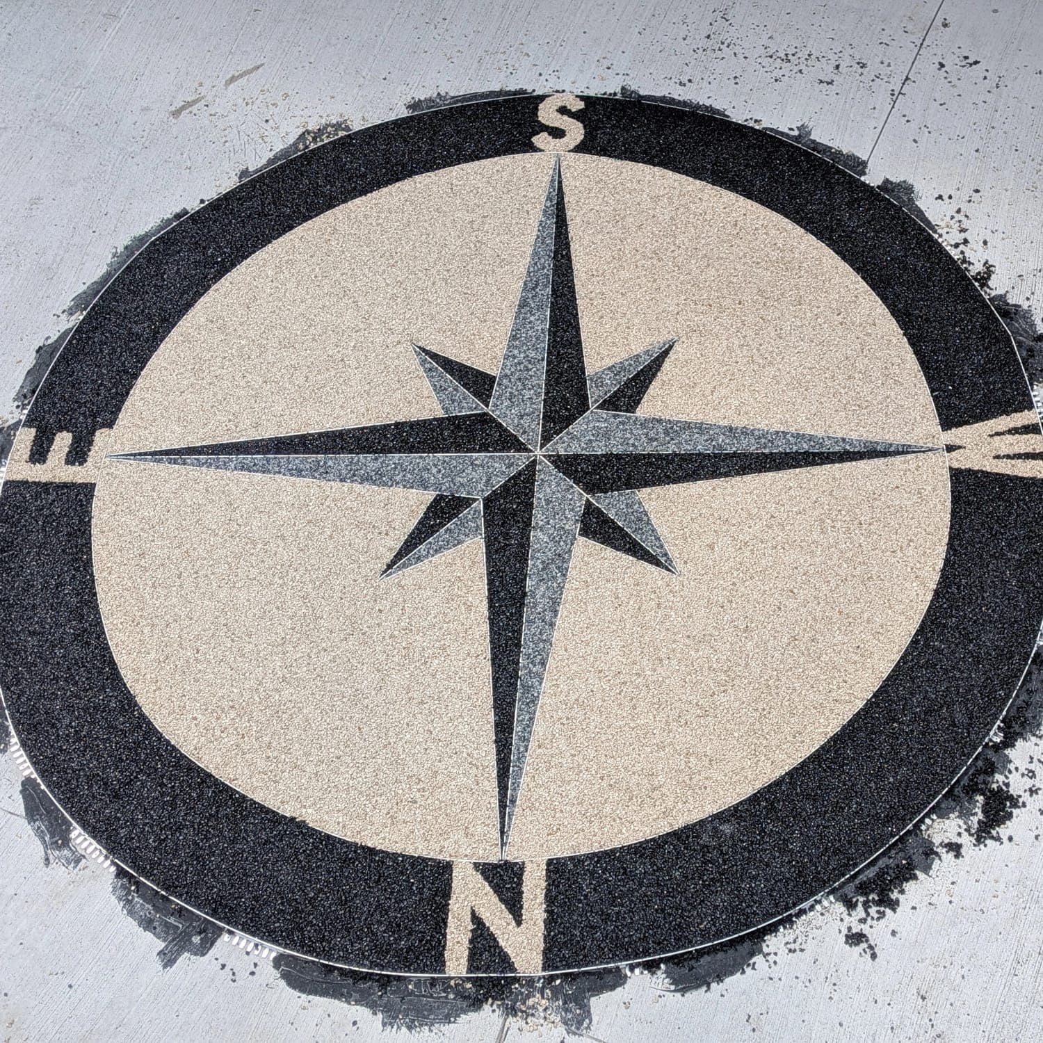 Custom Compass Medallion Inlay — A hand-detailed compass medallion, inlaid directly into the resin surface.